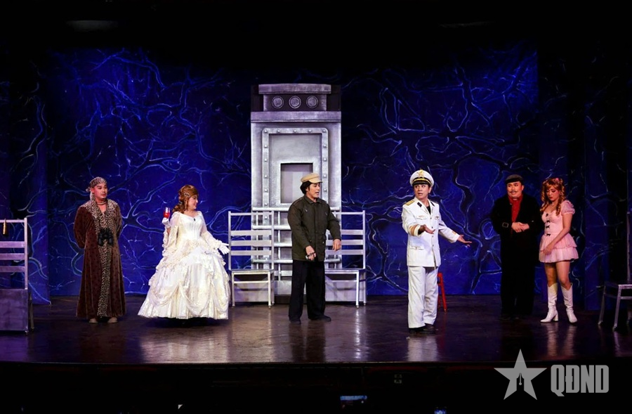 Sân khấu thành phố rộn ràng chào xuân